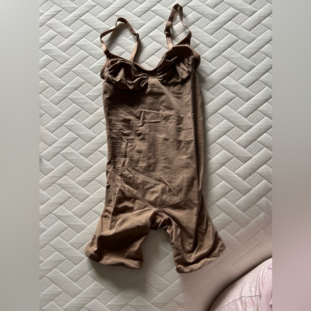 Skim's Sculpting bodysuit Shapewear